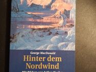 Hinter dem Nordwind. ( Ab 12 J.). von MacDonald, George, - Essen