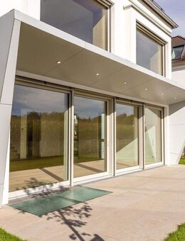 Neubau Einfamilienhaus mit möglicher Einliegerwohnung, Tiefgarage und unverbautem Ausblick - Krailling