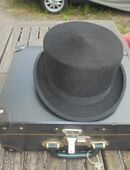 Dresur Zylinder Firma L Hiver Holand Schellack Zylinder mit Koffe in 75446