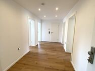 Neu renovierte 4 Zimmer Wohnung mit Loggia, eigenem Gartenanteil und Garage - Waldkraiburg