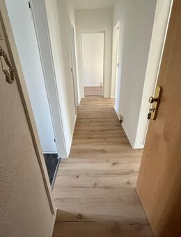 +++Helle 3-Zimmer-Wohnung mit Badewanne im Erdgeschoss+++ - Hainichen (Sachsen)