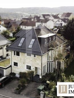 Hochwertiges Wohnen in Aussichtslage: Einfamilienhaus mit vermieteter Praxis - Mühlacker