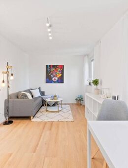 Sonnenfänger: bezugsfreie 2-Zi.-Wohnung mit XL-Dachterrasse + Tiefgarage! - Waiblingen