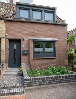 Familienglück im Grünen: Helles, saniertes Reiheneckhaus & Garten, Photovoltaik, große Dachterrasse - Bremen