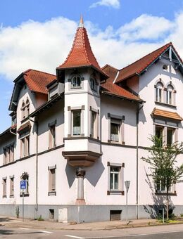 Straubing - zentrale Altbaulage mit umgestaltungsfähiger Wohneinheit & Stellplätzen - Straubing