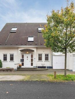 Architektenhaus zum Direktbezug, mit schönem Garten und Schwimmteich in Köln-Blumenberg - Köln