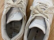 Extrem dreckige und riechende Sneakerpaare!! - Dachau