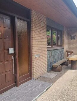 Großes Haus auf zwei Etagen mit schönem Garten und Garage in Westerstede - Westerstede