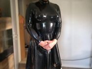 Latex BI-TV, sucht Real Dates, NRW, Gummipuppe Gummi - Nottuln