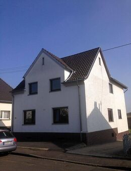 Wachtberg-Adendorf, freistehendes Einfamilienwohnhaus mit Doppelgarage und kleinem Innenhof - Wachtberg