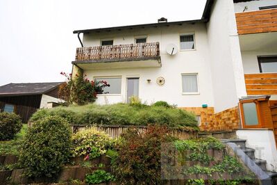 Geräumige Doppelhaushälfte mit großem Garten und Garage!