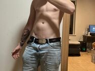 👑 Dominanter junger Mann (18) sucht devote Geldsklaven 💸 - Berlin