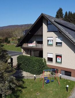 Großes Zweifamilienhaus mit Doppelgarage, Wellnesstrakt und Weitblick in Bad Oeynhausen! - Bad Oeynhausen