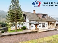Freistehendes Einfamilienhaus mit Garten, Garage & Weitblick in Eisenschmitt - Eisenschmitt