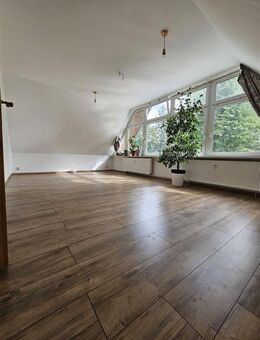 Individuelle Wohnung im Obergeschoss mit ausgebautem Dachgeschoss - Petershagen (Eggersdorf)