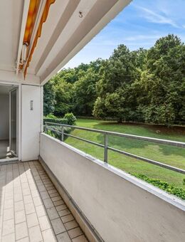 Naturnah und zentral: 4,5-Zimmer-Wohnung mit Balkon und Tiefgarage in bevorzugter Lage in Feuerbach - Stuttgart