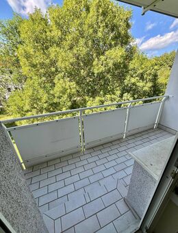 ==Schöne 3-Zimmerwohnung mit Balkon & Blick ins Grüne ( Einbauküche möglich )= - Chemnitz