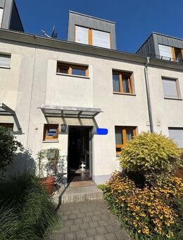 KfW-60 Reihenmittelhaus am Feldrand, mit Blick zum Taunus - Frankfurt (Main)