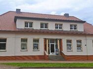 Wohn- und Geschäftshaus mit 3 Wohneinheiten, 1 Gewerbeeinheit und ein großes Baugrundstück - Burg (Sachsen-Anhalt)