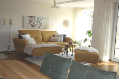 Schicke Maisonette Wohnung mit Garten und Carport
