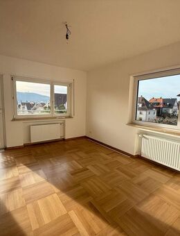 * ERSTBEZUG N. SANIERUNG: Schöne 3,5-Zi.-Whg. * 2 Balkone * Parkett * in gefragter Halbhöhenlage * - Stuttgart