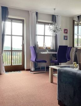 Charmante 2-Zimmer-Wohnung mit überdachtem Balkon inkl. Tiefgaragenplatz in ruhiger Lage von Bad Griesbach - Bad Griesbach (Rottal)