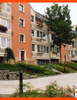 Komplett sanierte 2-Raum-Wohnung! Bad mit Wanne und Fenster // Großes Wohnzimmer mit Erker! - Gera