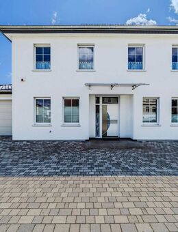 Exklusive Gelegenheit ! Klassische Stadtvilla mit Garage und großzügigem, parkähnlichen Grundstück in gewachsener Wohnlage - Velten