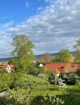 3-Zimmer PENTHOUSE mit Weitblick in ÖHRINGEN NORD inkl. EBK, 2 TG-Stellplätzen u. v. m. - Öhringen