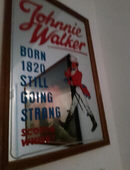 RARES FÜR BARES ORIGINAL JHONINE WALKER BORN 1820STILL GOING STRONG SCOTCH WISKY SPIEGEL für 50€ zu verkaufen - Radolfzell (Bodensee)