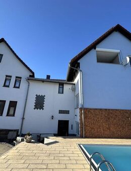 Die Familie unter einem Dach - zwei Häuser mit Swimmingpool auf einem Grundstück - Berka (Hainich)