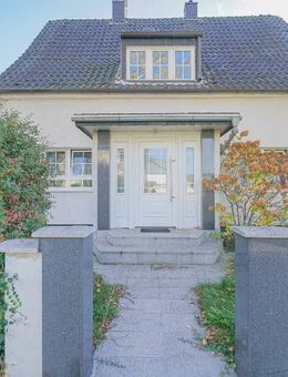 Freistehendes Einfamilienhaus mit Garten und Sonnenbalkon - Ratingen