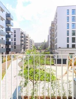 Lichtdurchflutetes Wohnambiente mit Balkon und moderner Einbauküche - großzügig und elegant wohnen - Frankfurt (Main)