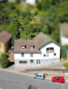 Selbstnutzer & Kapitalanleger aufgepasst: 2-Familienhaus mit Garagentrakt und viel Potential! - Bad König
