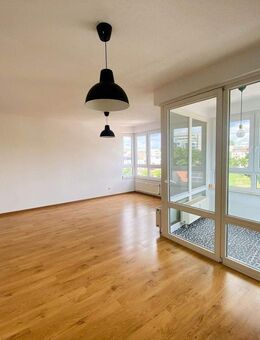 Bezugsfreie helle 2-Raum Wohnung In Lichtenberg mit Stellplatz, provisionsfrei - Berlin