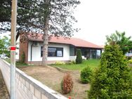 ** Sanierter Bungalow mit Gewerbe-Eckgrundstück - Hallenbau möglich ...** - Ketsch