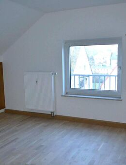 Ruhige Lage - Top renovierte 2-Zimmer-Dachgeschosswohnung in Nürnberg-Fischbach - Nürnberg