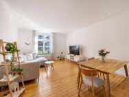 Charmante 2-Zimmer-Wohnung mit Altbau-Flair in urbaner Toplage in Neuhausen - München