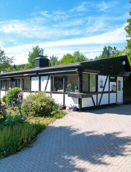 Wunderschön gelegener Ferienbungalow mit Terrasse, Nebengebäude, Gartenhaus und Aussicht in Gerolstein-Hinterhausen - Gerolstein