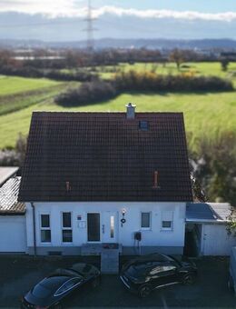 IDYLLISCHES KFW 60 TRAUMHAUS MIT SEPARATEM EINGANG ZUR EINLIEGERWOHNUNG - Forst (Baden-Württemberg)