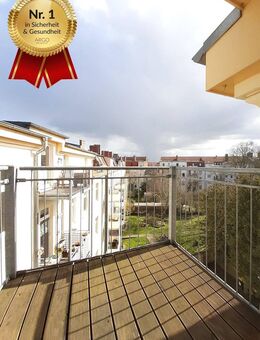 Helle Dachgeschosswohnung mit Balkon, moderner Einbauküche und Bad mit Wanne sowie Dusche - Magdeburg