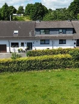 2-Familienhaus mit Einliegerwohnung mit unverbaubarem Weitblick - Simmerath