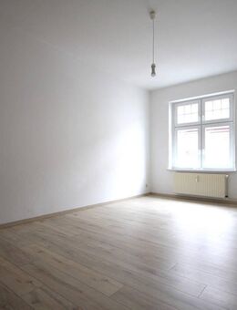 Bezugsfreie und schöne 3-Zimmer-Altbauwohnung in direkter Nähe vom Rathaus - Wittenberge