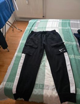 Zwei Jogginghosen Nike und BVB gr xl - Herne Wanne