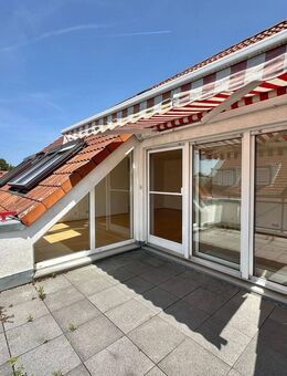 N-Reichelsdorf ~ Sonnige 3-Zi Dachterrassenwohnung ~ Einbauküche ~ TG Stellplatz ~ zwei Bäder ~ Dachboden uvm. - Nürnberg