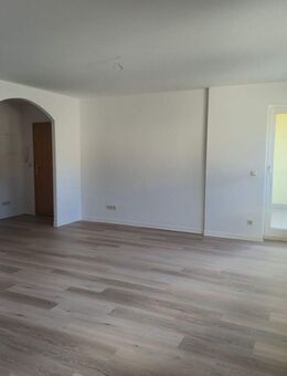 großzügige, renovierte 2-Raum-Wohnung mit Balkon im Herzen von Döbeln - Döbeln