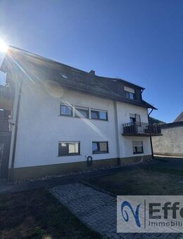 Gepflegtes Mehrfamilienhaus mit 6 Garagen - Kindsbach