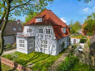 Großzügige Stadtvilla in gefragter Lage - Historisches Flair, viel Raum zum Gestalten - Heide