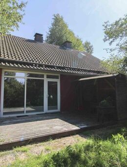 Familienfreundliches Einfamilienhaus mit großem Grundstück und ausgebautem Dachgeschoss in Neuhaus - Holzminden