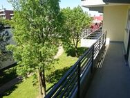 Helle lichtdurchflutete Wohnung mit Balkon ,mit Einbauküche und neuem Bad! - Würselen